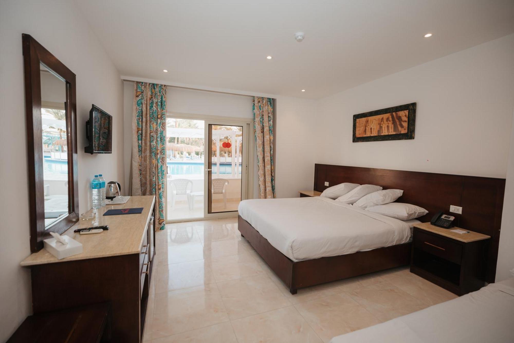 Mirage Bay & Aqua Park Курортный комплекс 4*