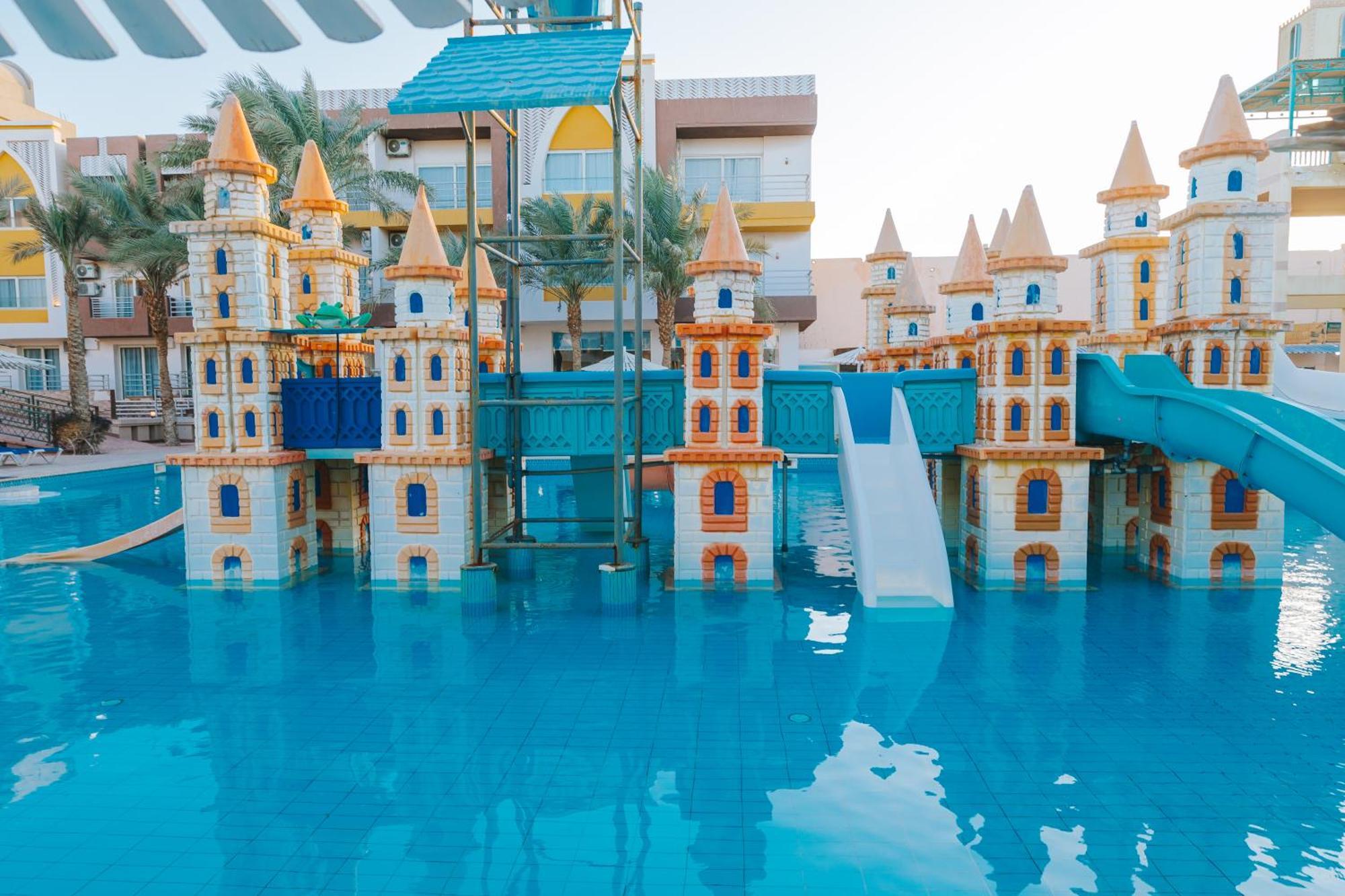 Mirage Bay & Aqua Park Курортный комплекс 4*